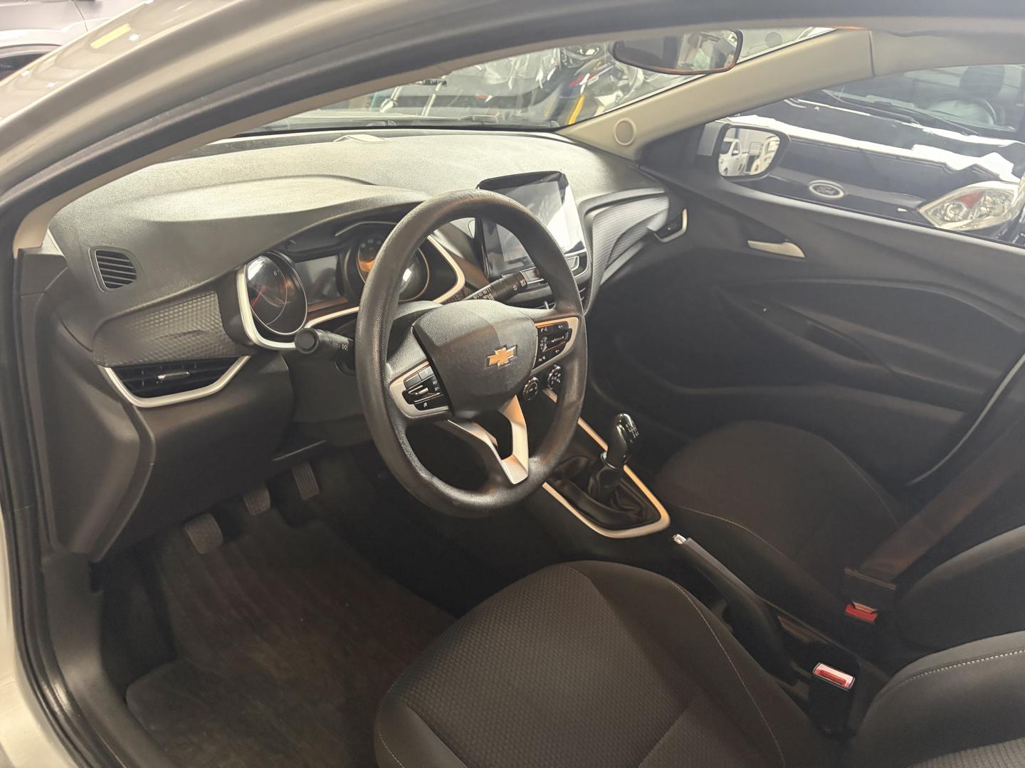 CHEVROLET Onix Hatch - Foto