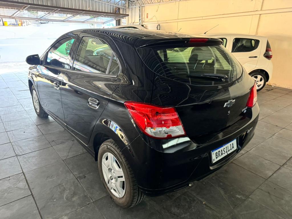 CHEVROLET Onix Hatch - Foto