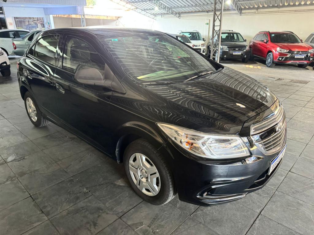 CHEVROLET Onix Hatch - Foto