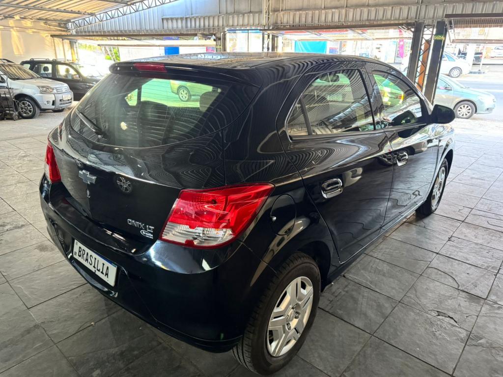 CHEVROLET Onix Hatch - Foto