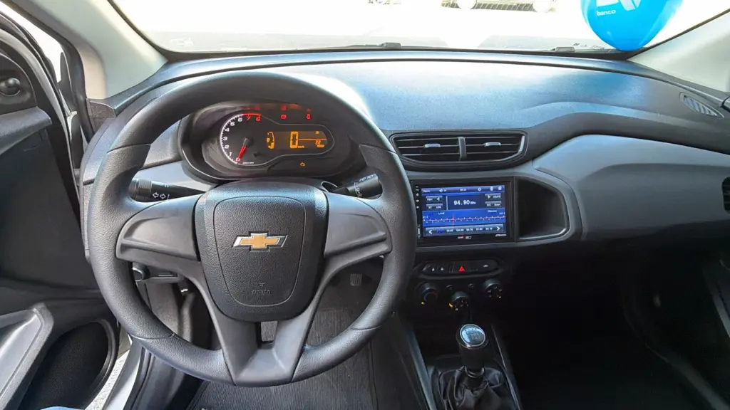 CHEVROLET Onix Hatch - Foto