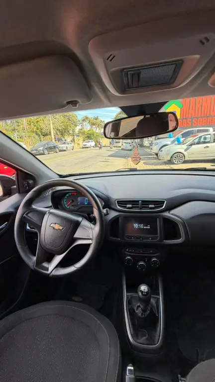 CHEVROLET Onix Hatch - Foto