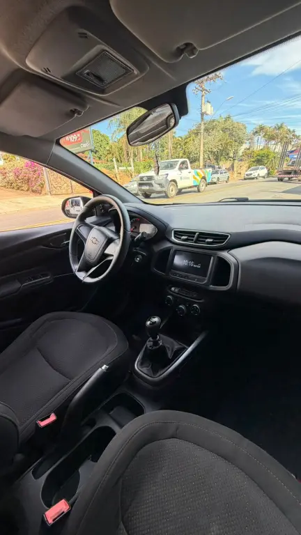 CHEVROLET Onix Hatch - Foto