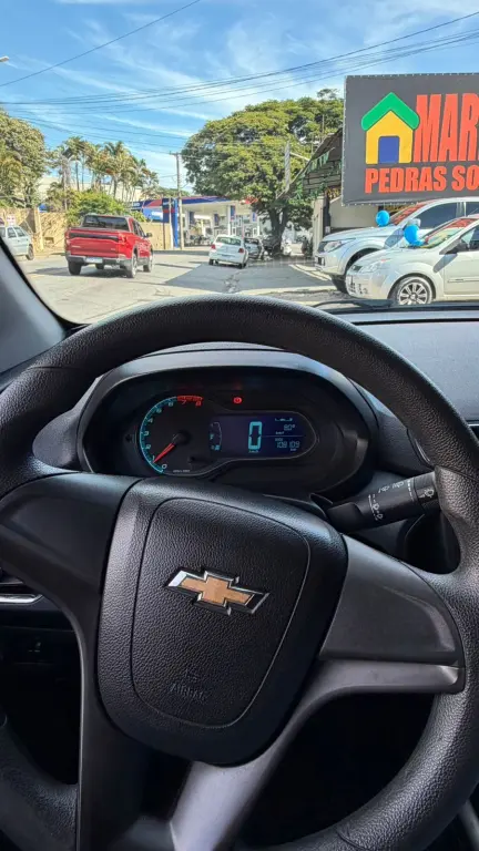 CHEVROLET Onix Hatch - Foto