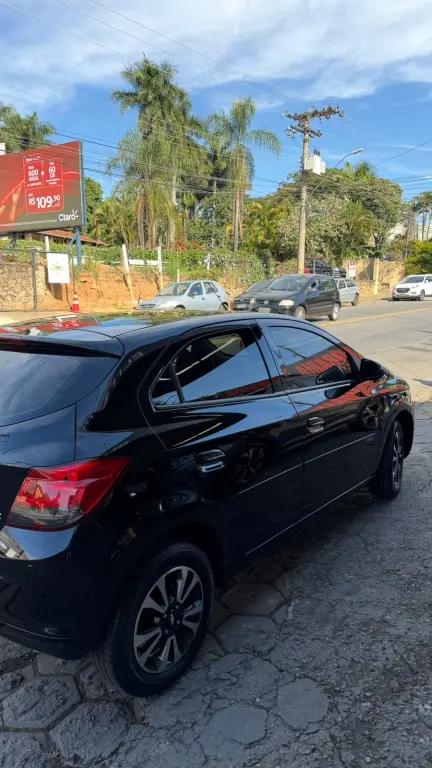 CHEVROLET Onix Hatch - Foto