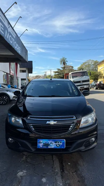 CHEVROLET Onix Hatch - Foto