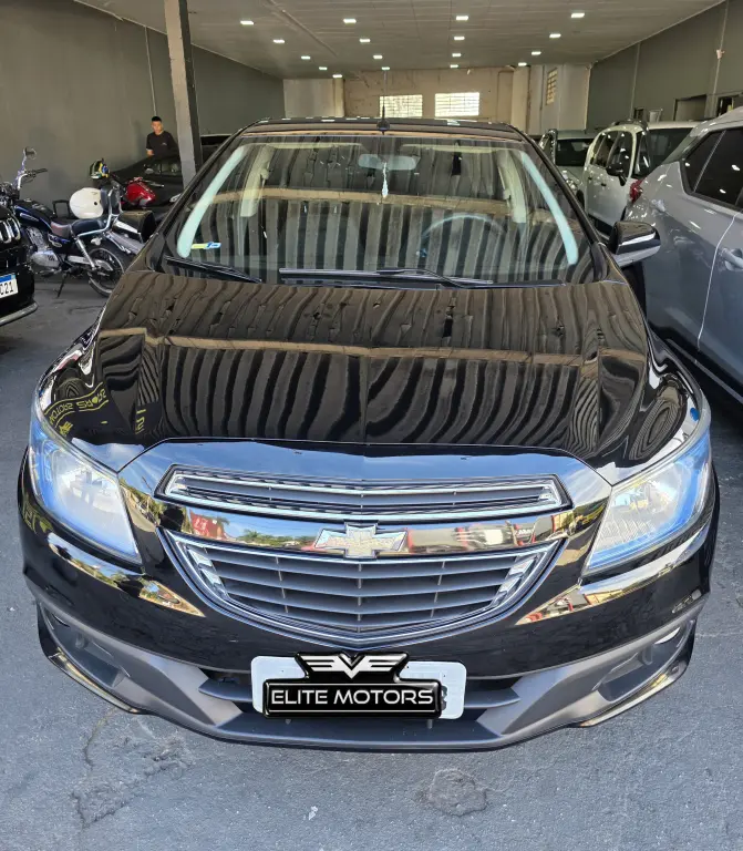 CHEVROLET Onix Hatch - Foto