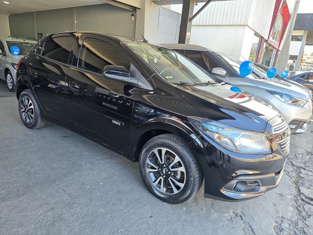 CHEVROLET Onix Hatch - Foto