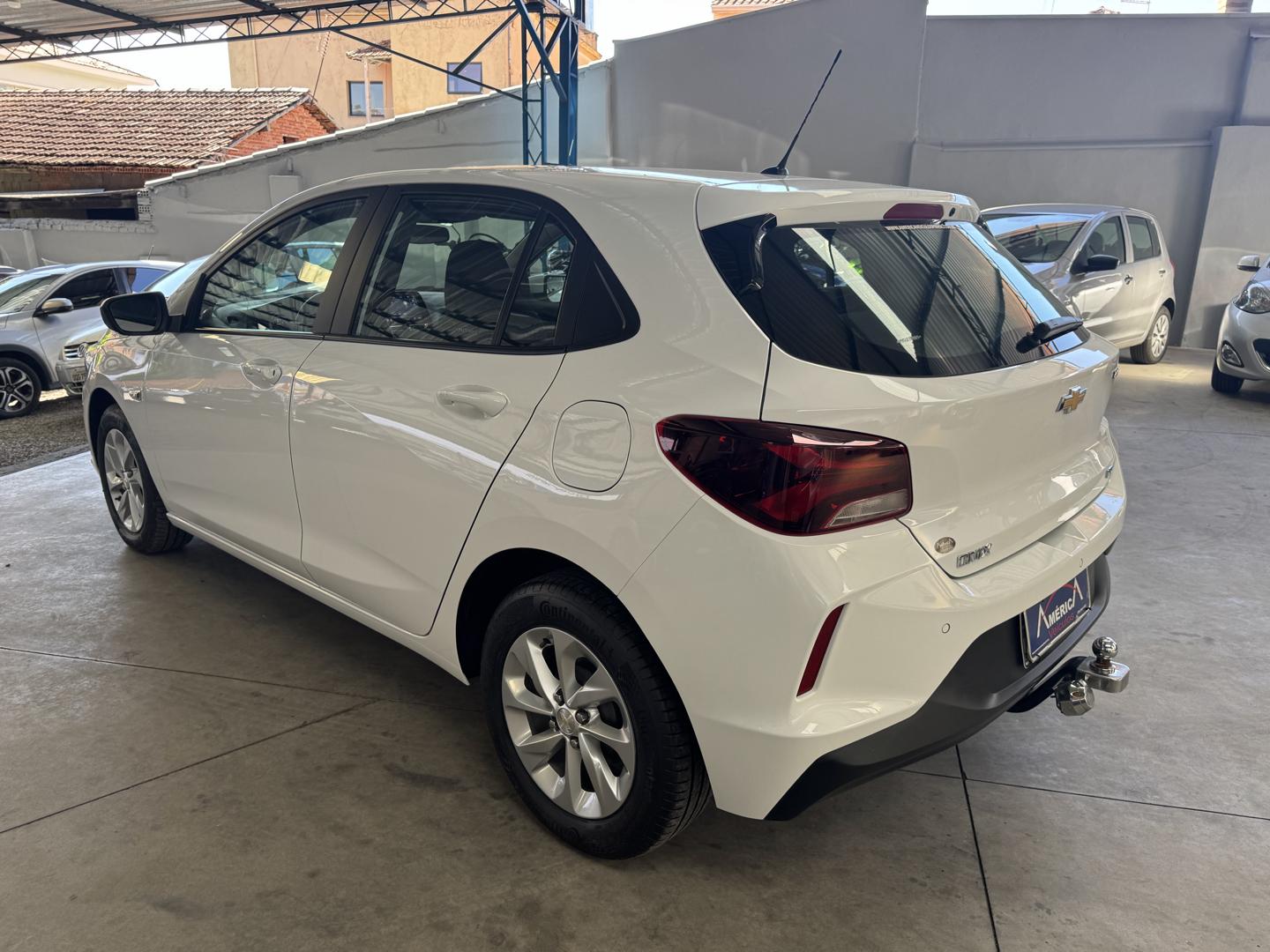 CHEVROLET Onix Hatch - Foto
