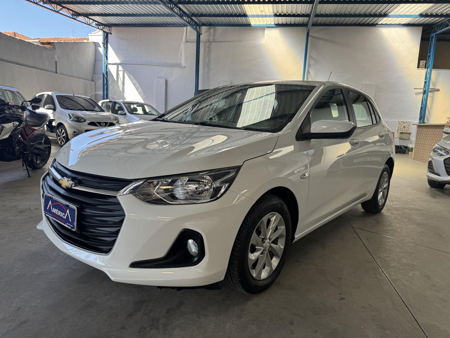 CHEVROLET Onix Hatch - Foto