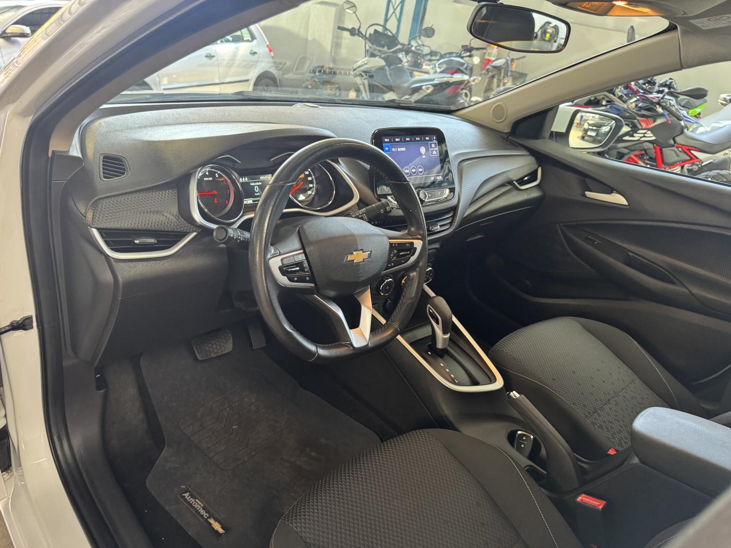 CHEVROLET Onix Hatch - Foto