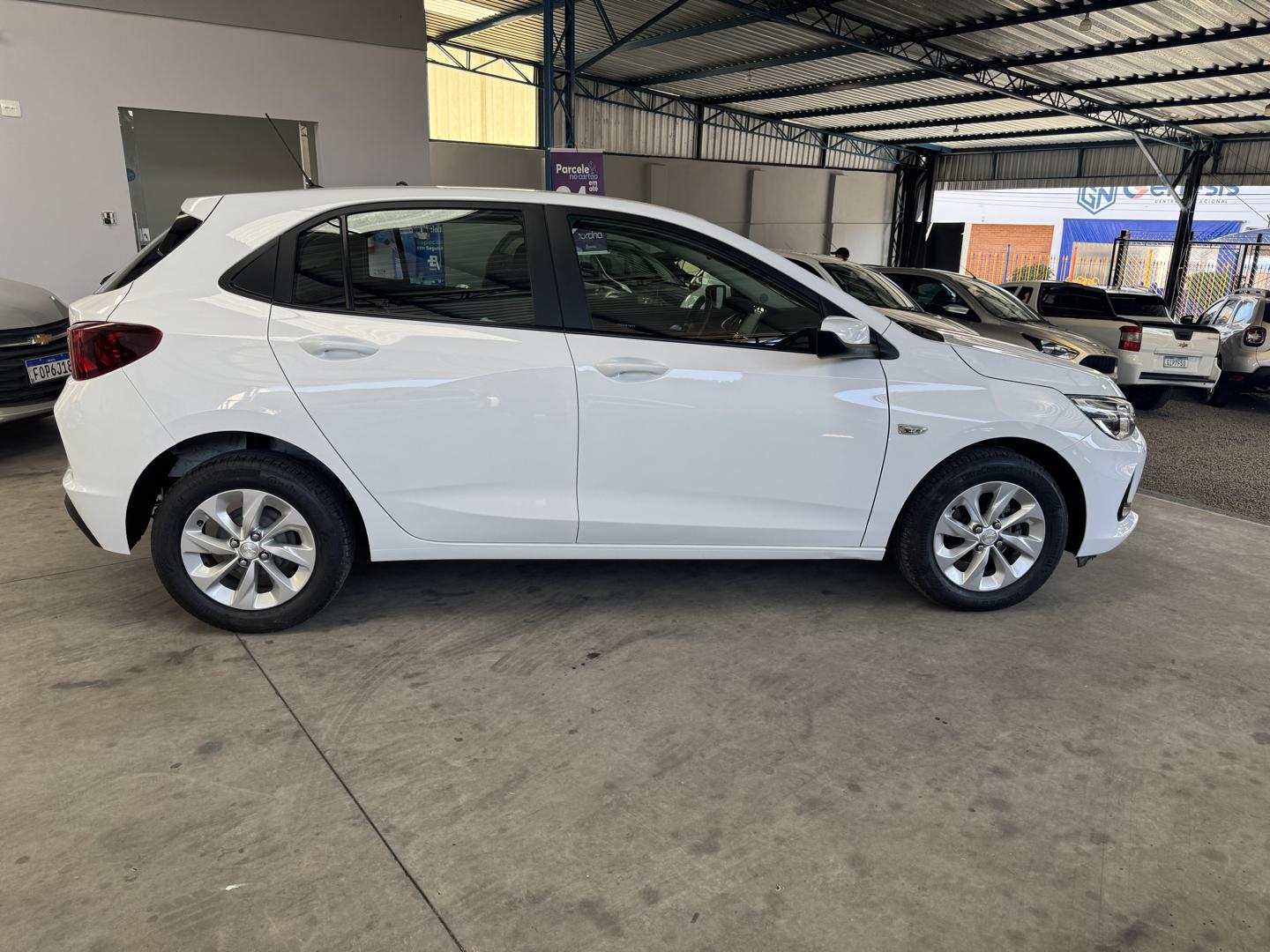 CHEVROLET Onix Hatch - Foto