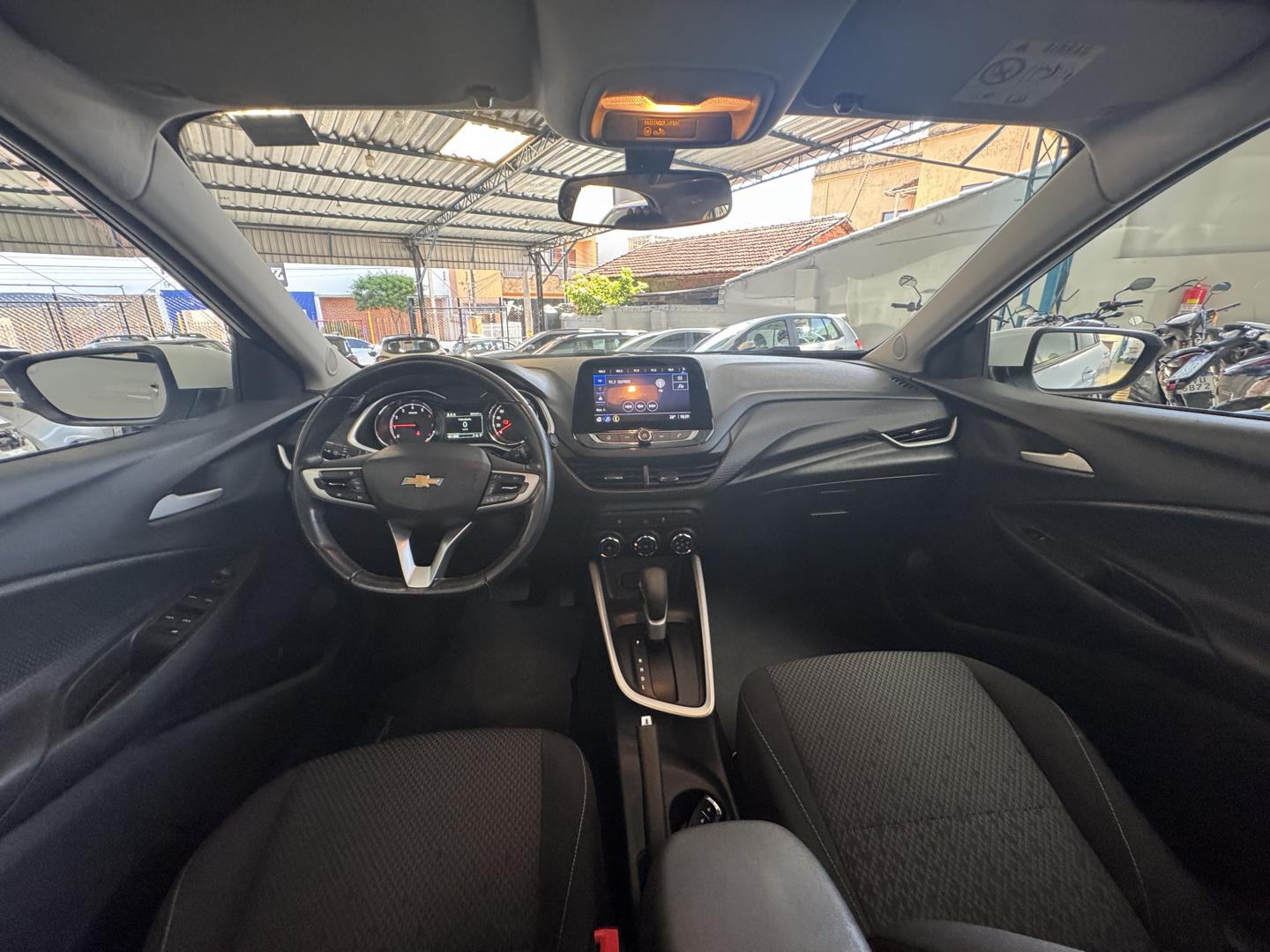 CHEVROLET Onix Hatch - Foto