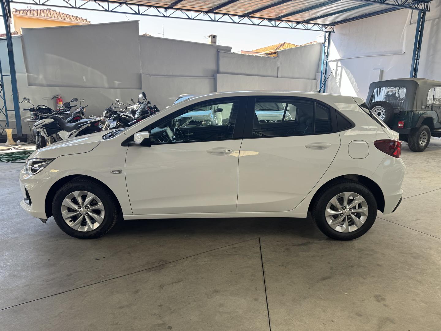 CHEVROLET Onix Hatch - Foto
