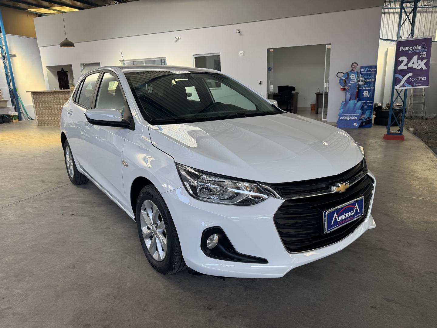 CHEVROLET Onix Hatch - Foto
