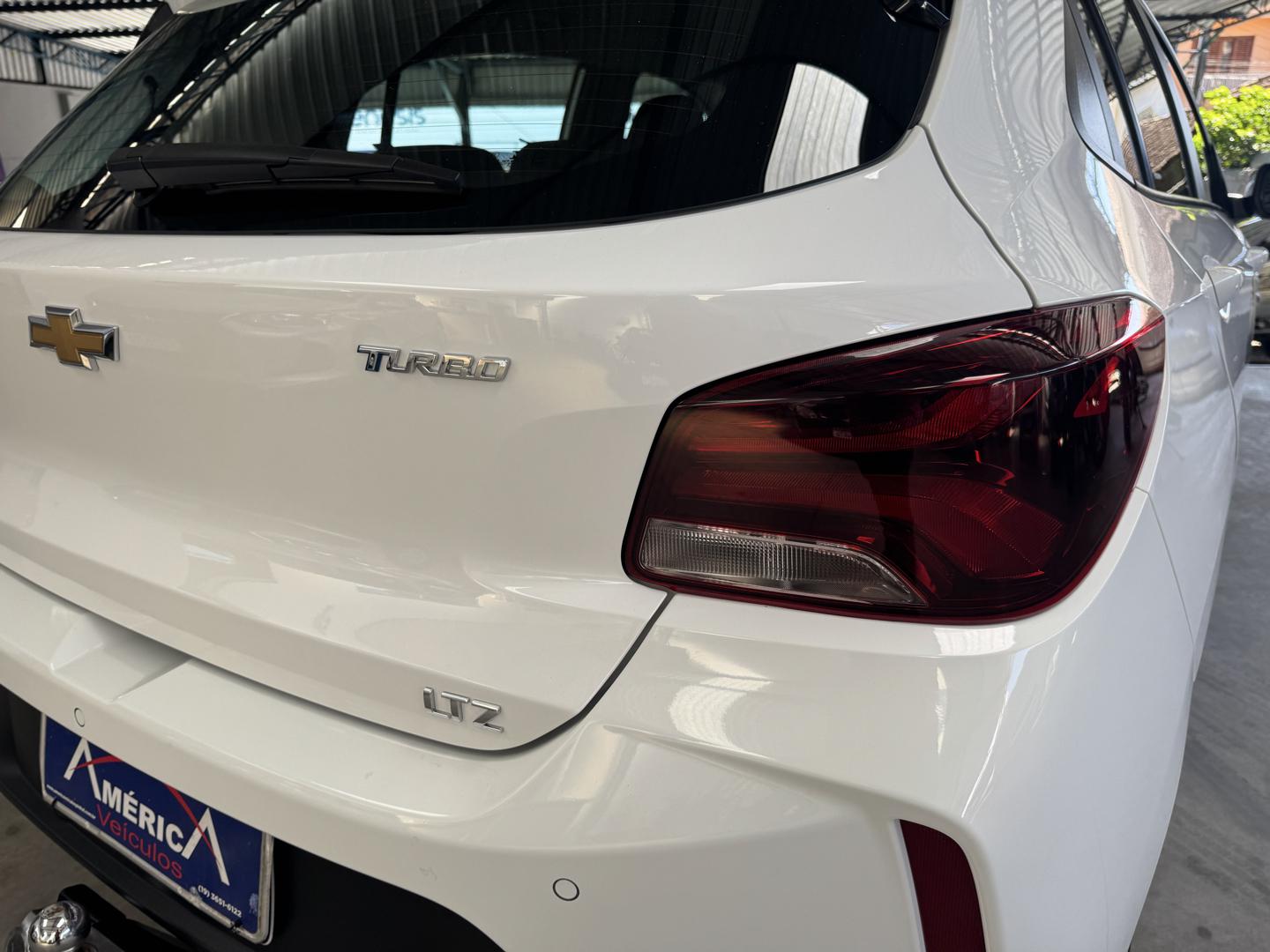 CHEVROLET Onix Hatch - Foto