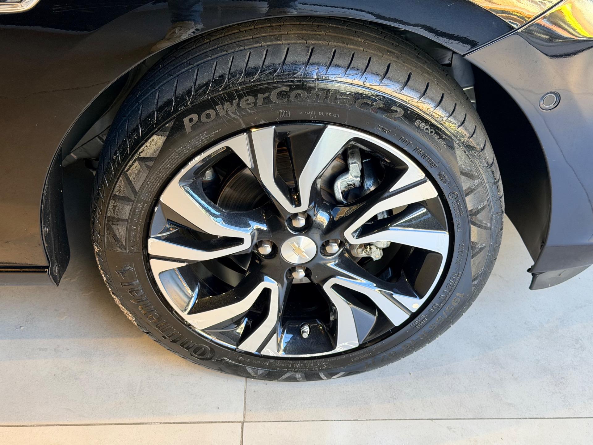 CHEVROLET Onix Hatch - Foto