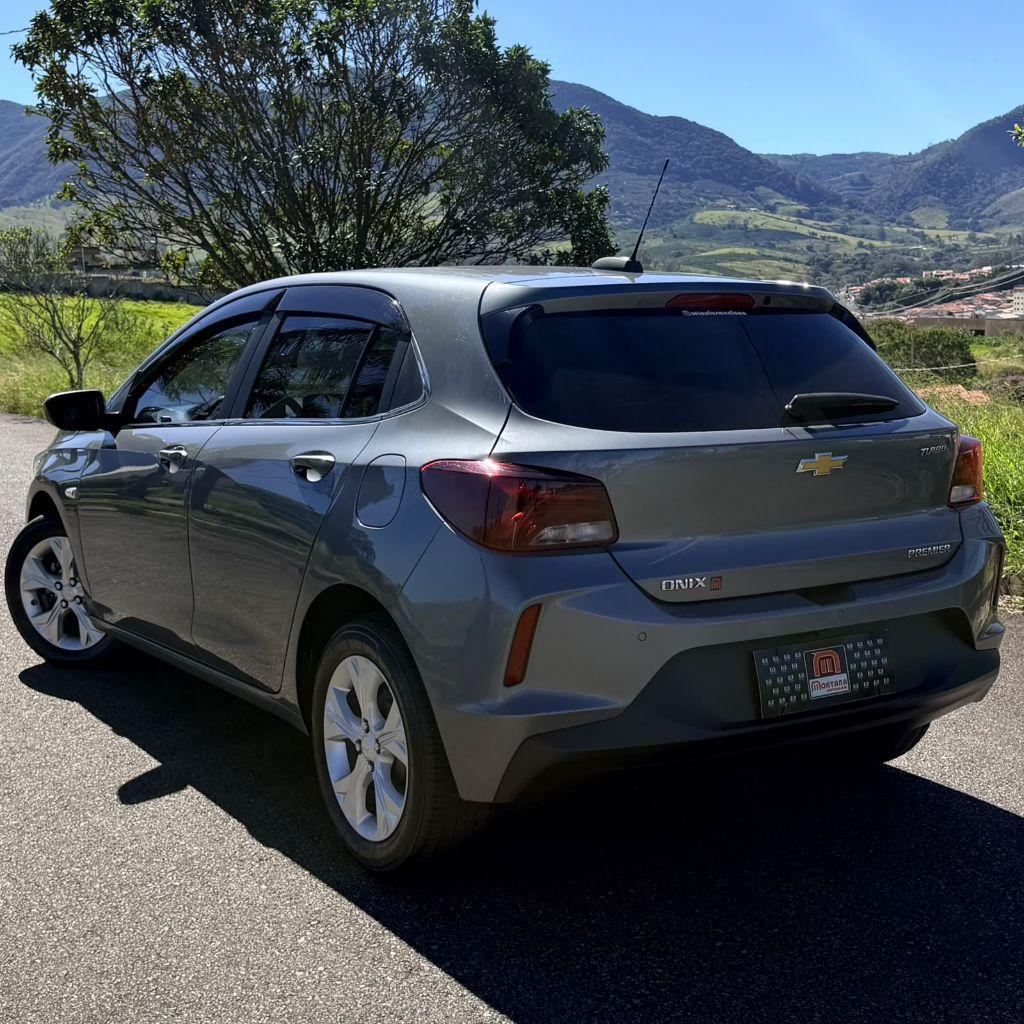 CHEVROLET Onix Hatch - Foto