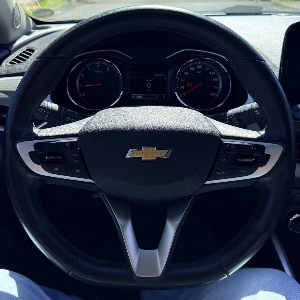 CHEVROLET Onix Hatch - Foto
