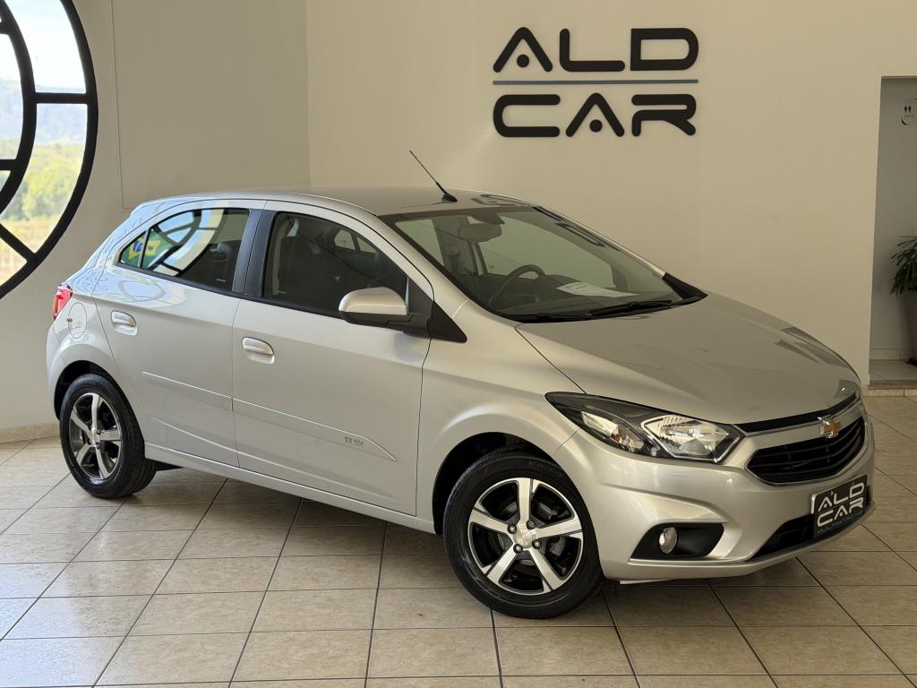 CHEVROLET Onix Hatch - Foto