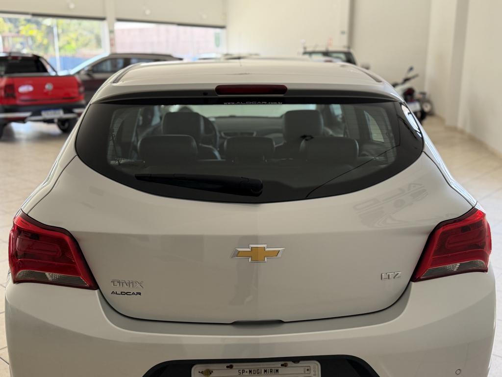 CHEVROLET Onix Hatch - Foto