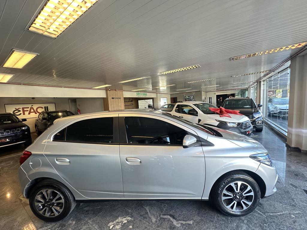 CHEVROLET Onix Hatch - Foto