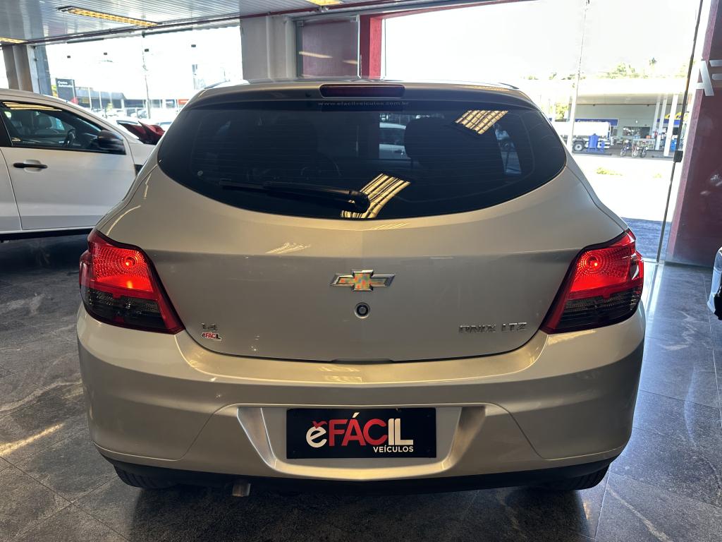 CHEVROLET Onix Hatch - Foto