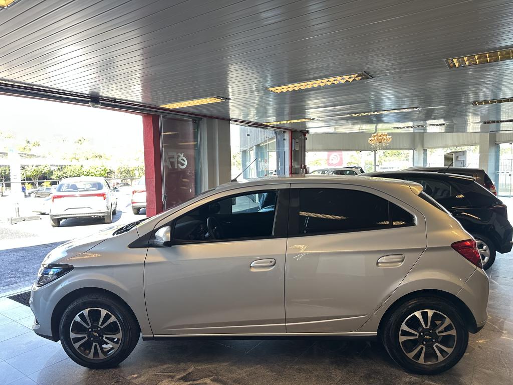 CHEVROLET Onix Hatch - Foto