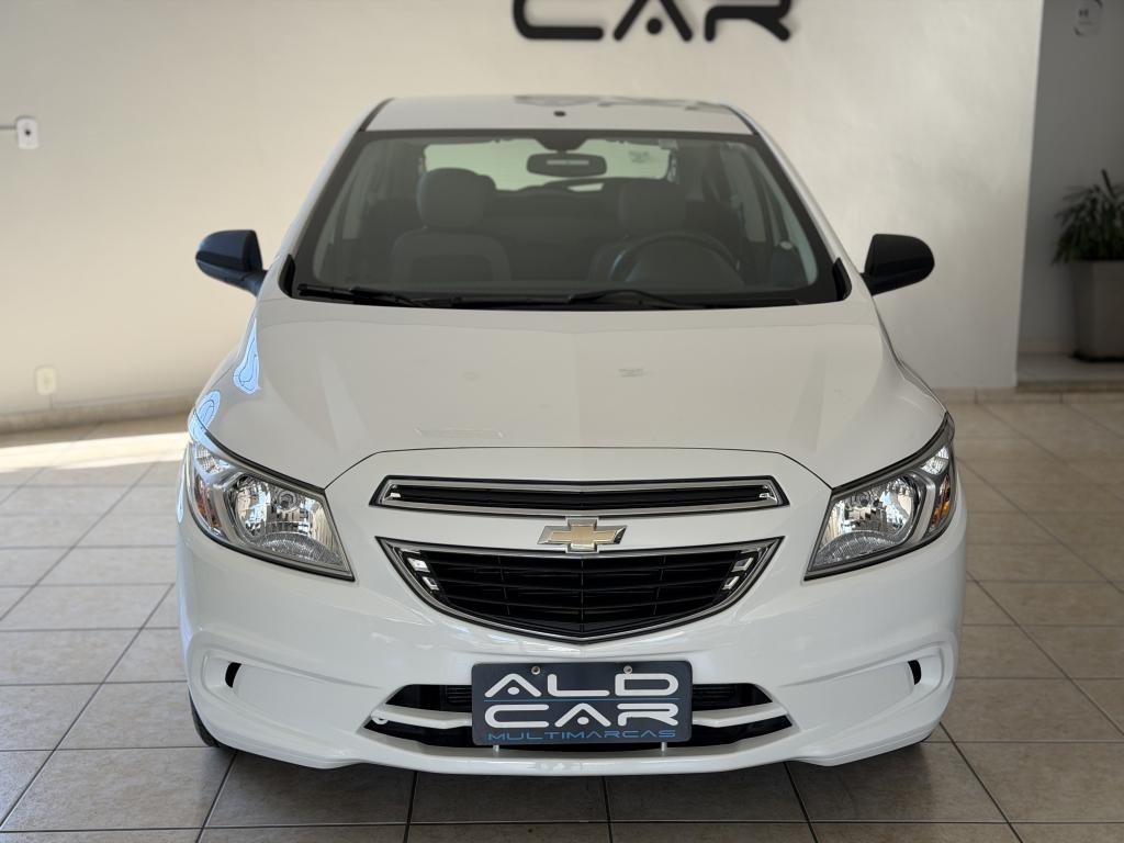 CHEVROLET Onix Hatch - Foto