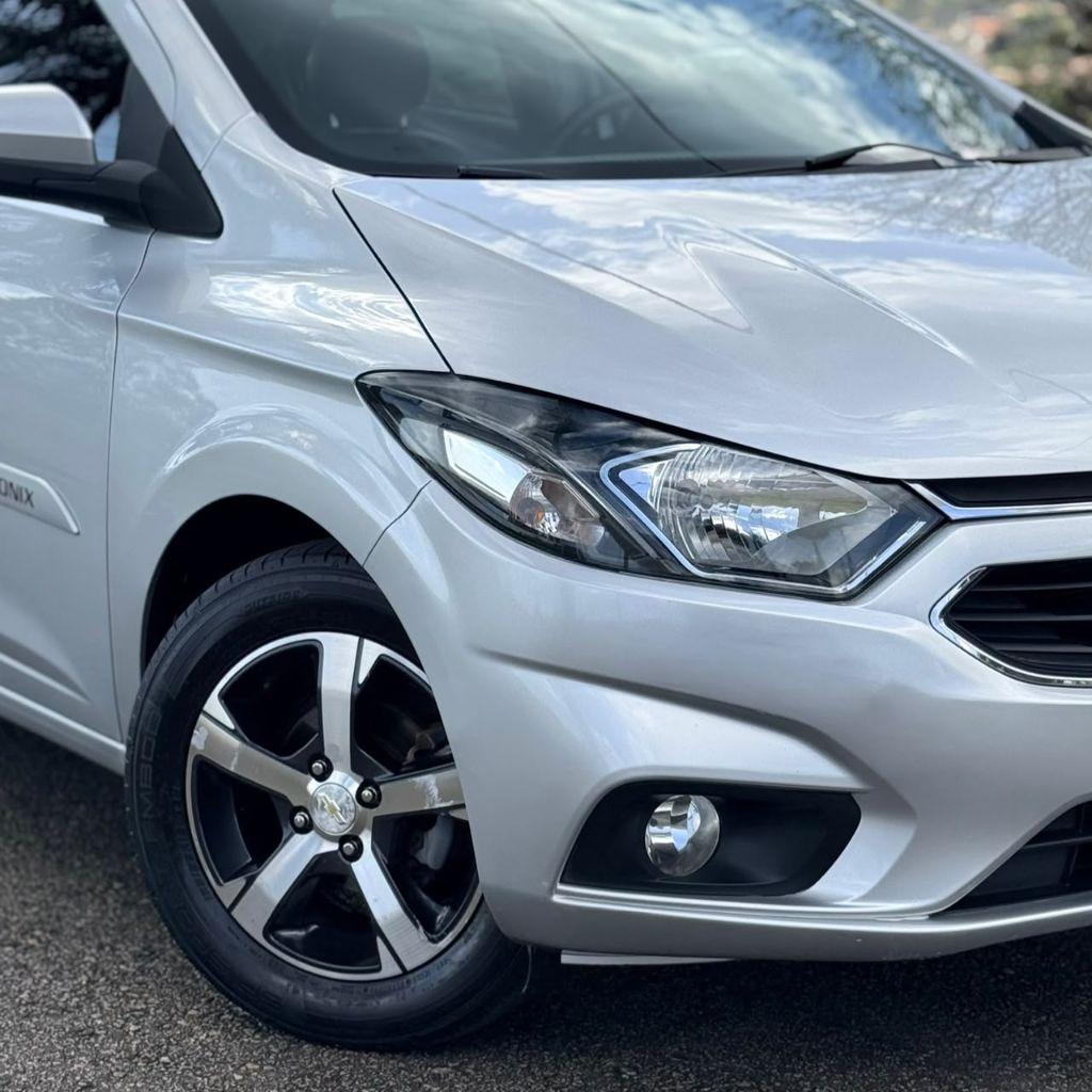 CHEVROLET Onix Hatch - Foto