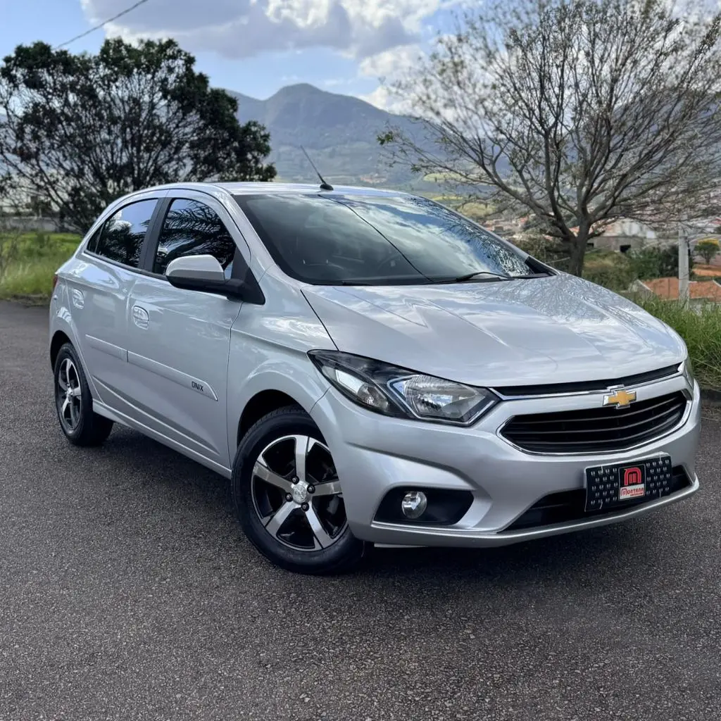CHEVROLET Onix Hatch - Foto