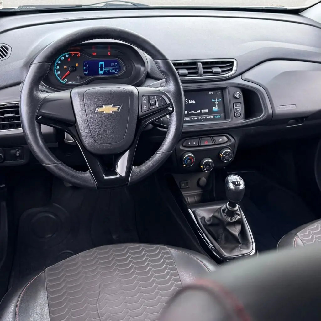 CHEVROLET Onix Hatch - Foto