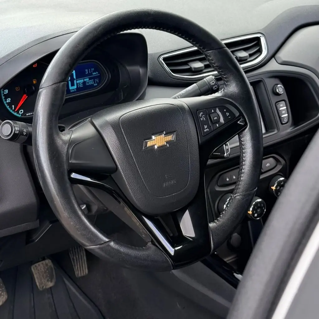 CHEVROLET Onix Hatch - Foto