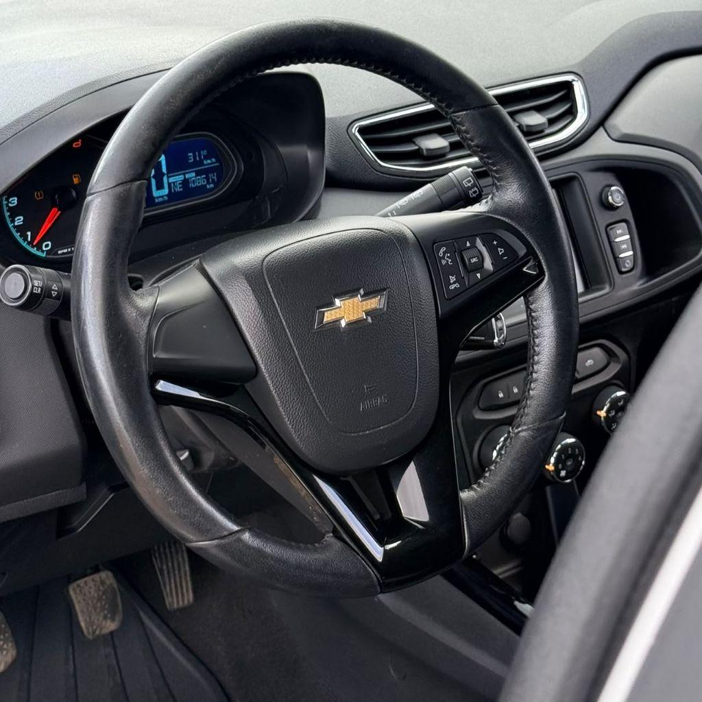 CHEVROLET Onix Hatch - Foto