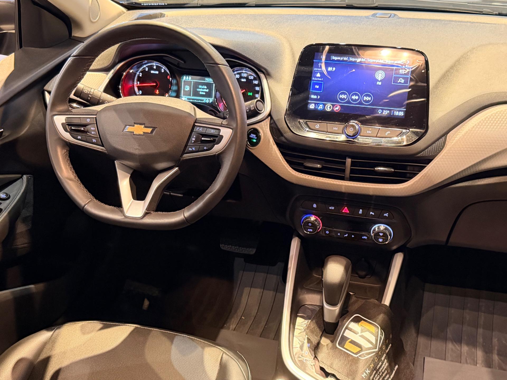 CHEVROLET Onix Hatch - Foto