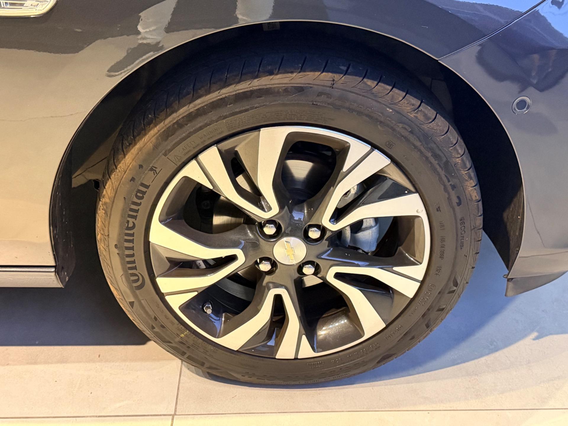 CHEVROLET Onix Hatch - Foto