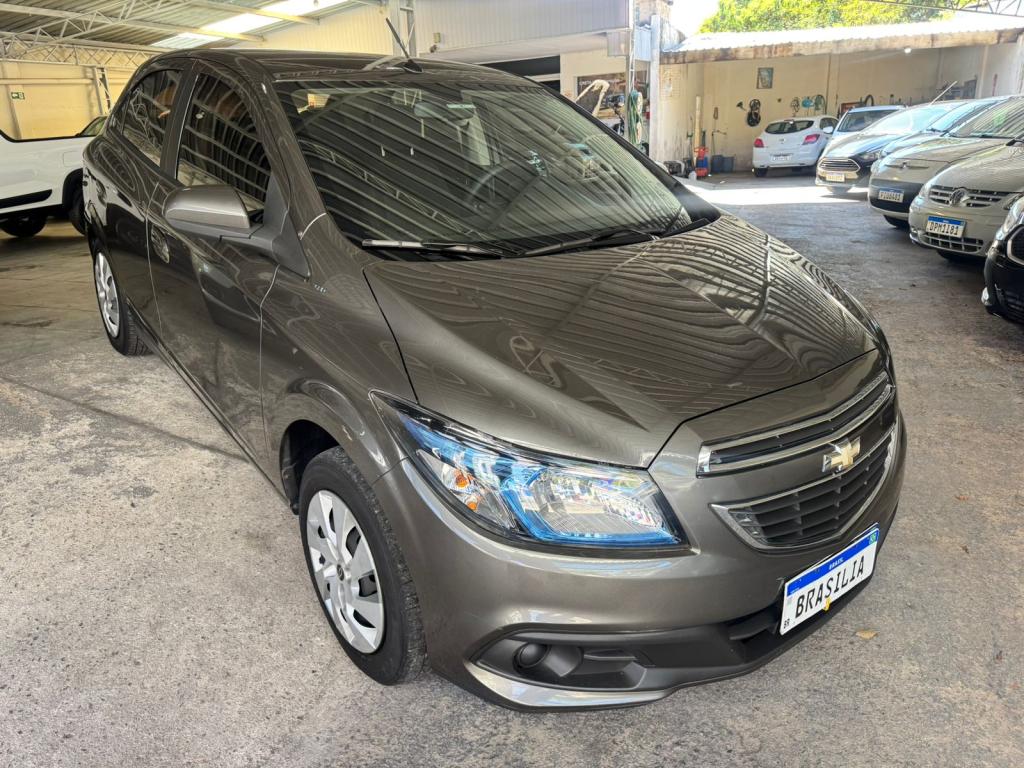 CHEVROLET Onix Hatch - Foto