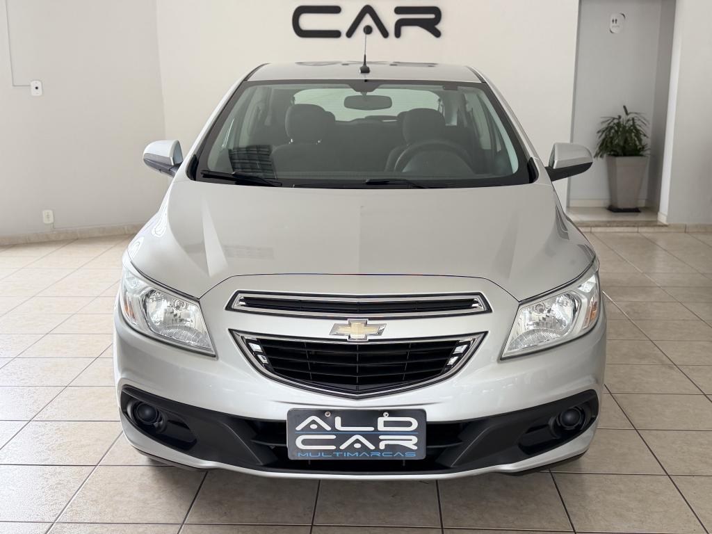 CHEVROLET Onix Hatch - Foto