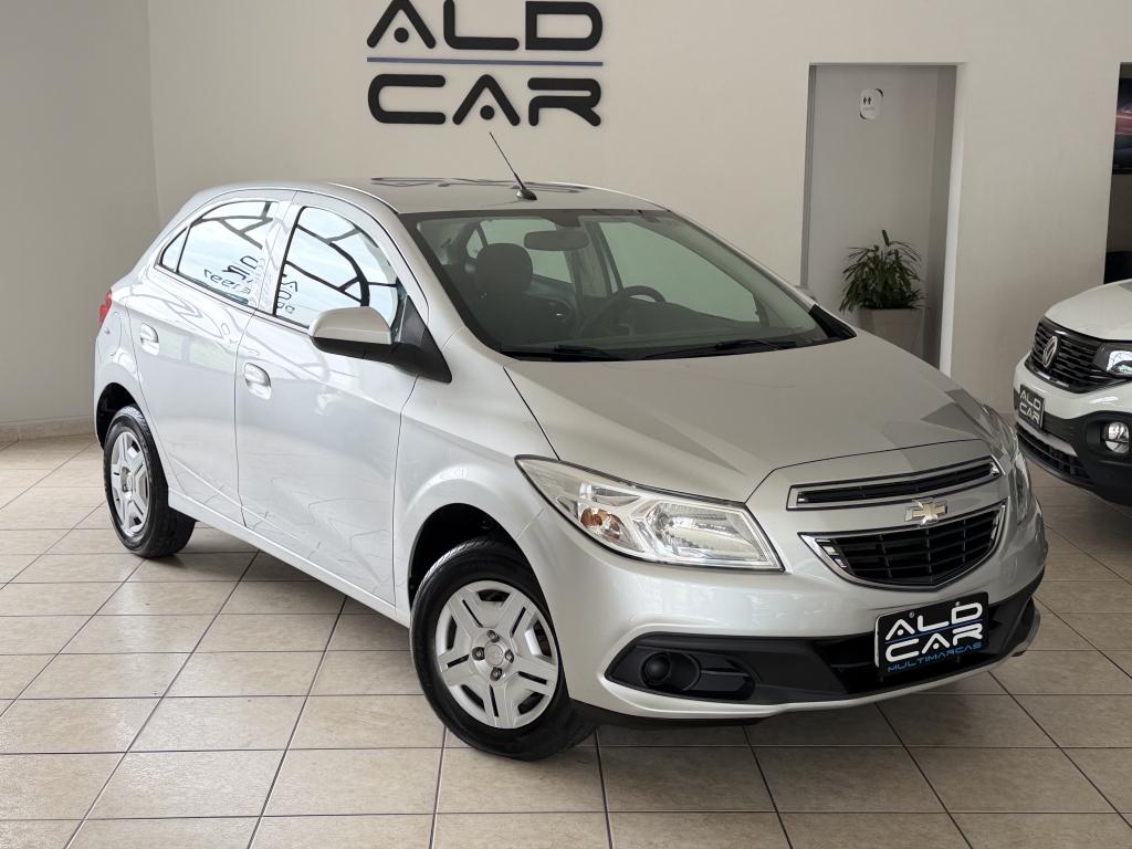 CHEVROLET Onix Hatch - Foto
