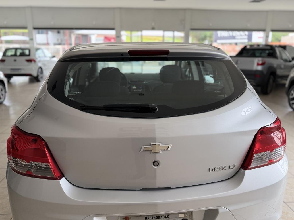 CHEVROLET Onix Hatch - Foto