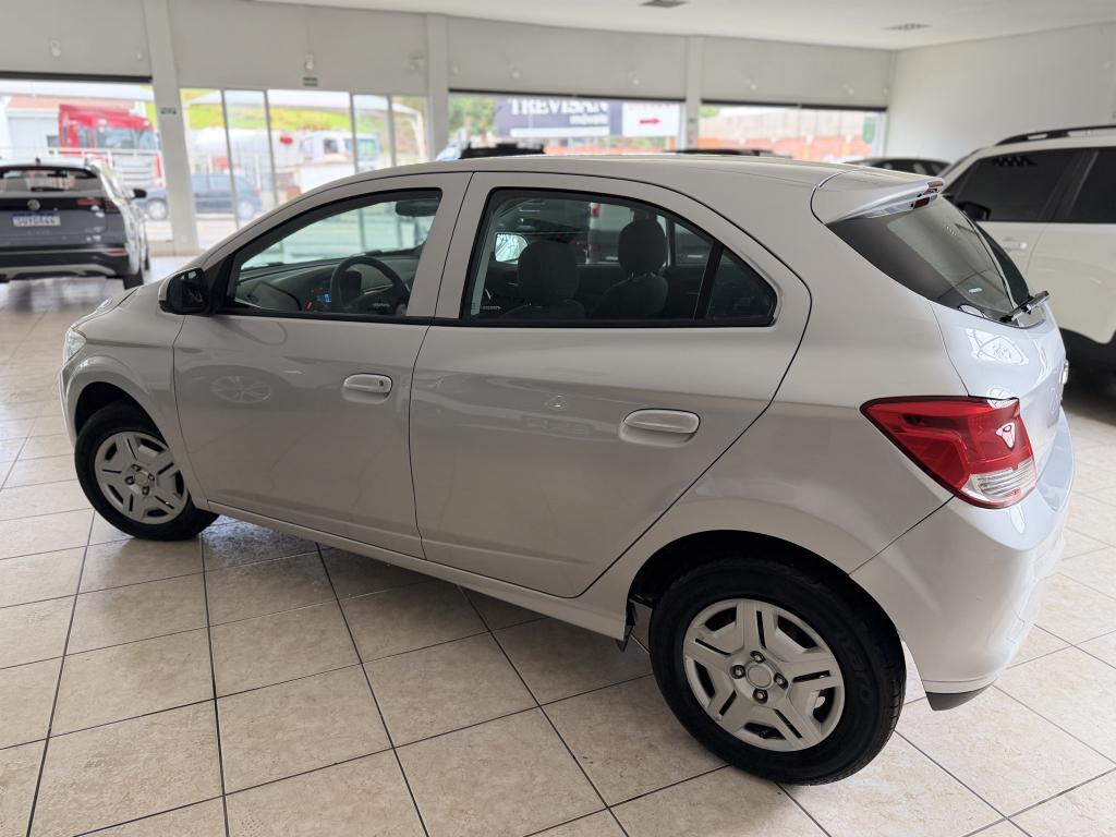 CHEVROLET Onix Hatch - Foto