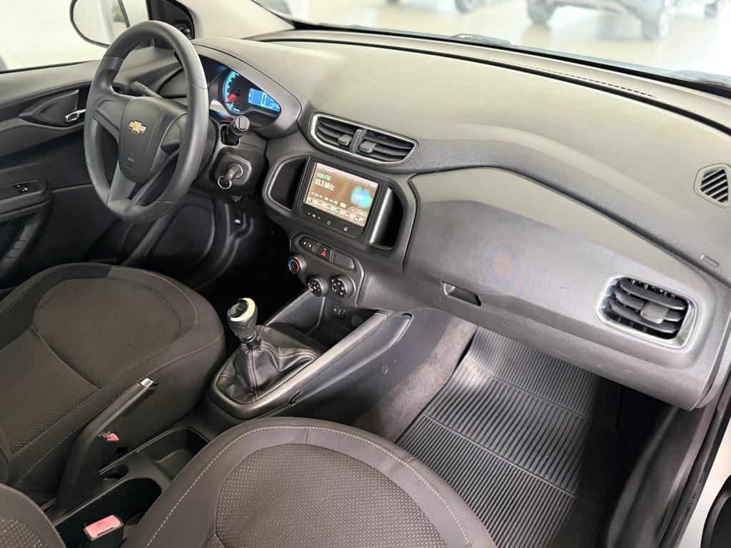 CHEVROLET Onix Hatch - Foto
