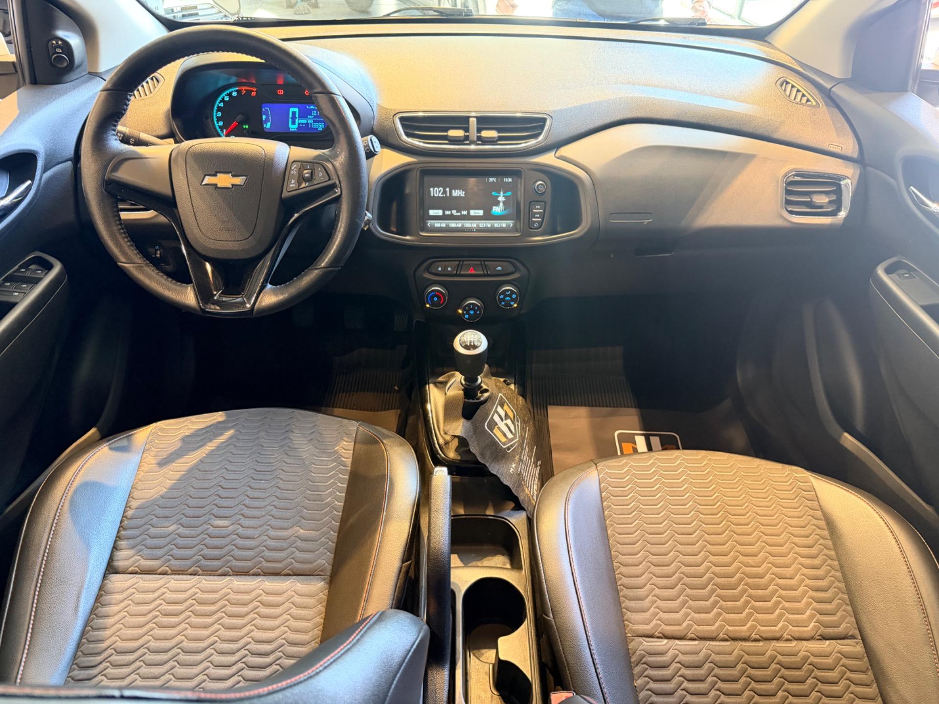 CHEVROLET Onix Hatch - Foto
