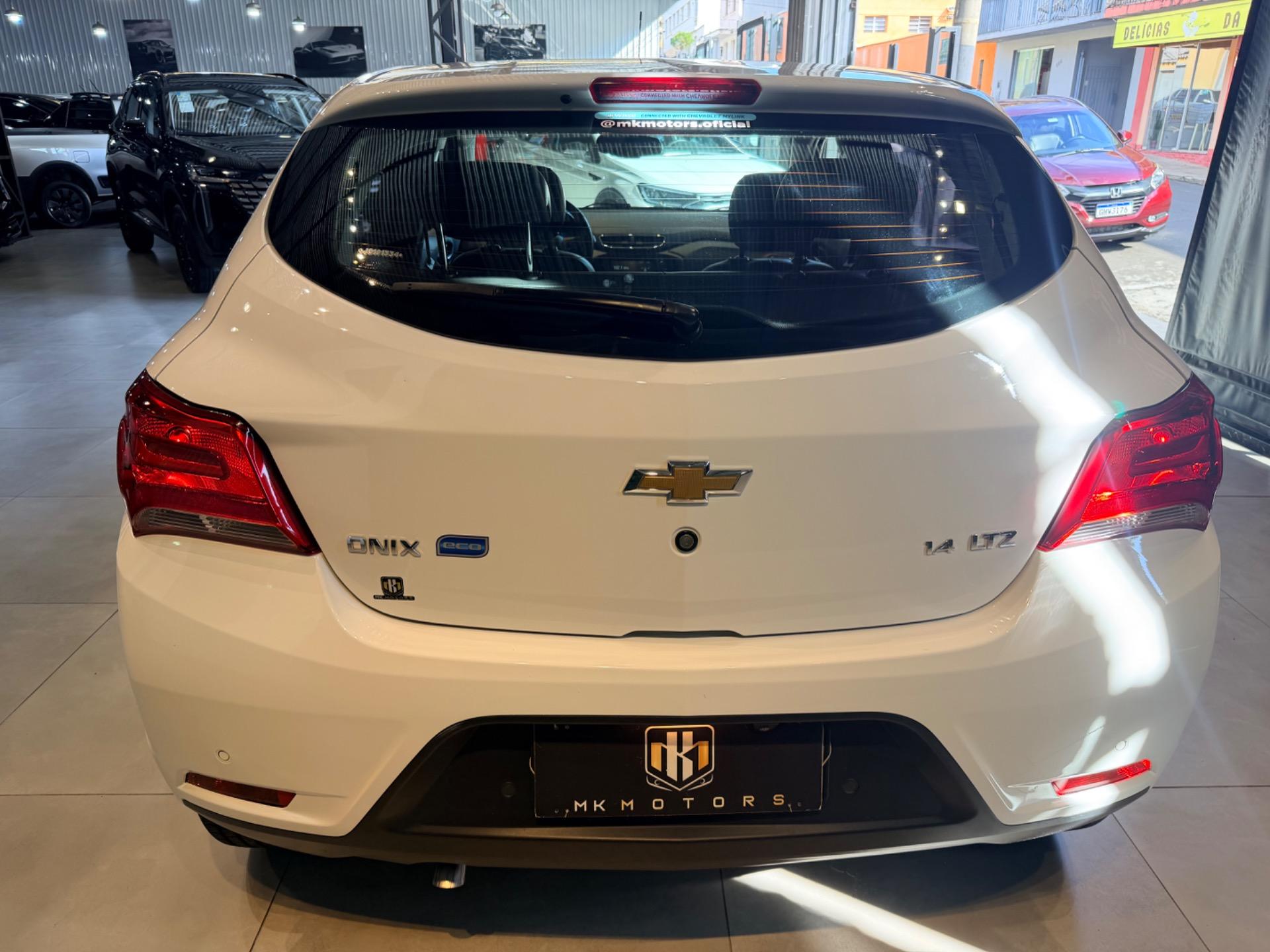 CHEVROLET Onix Hatch - Foto