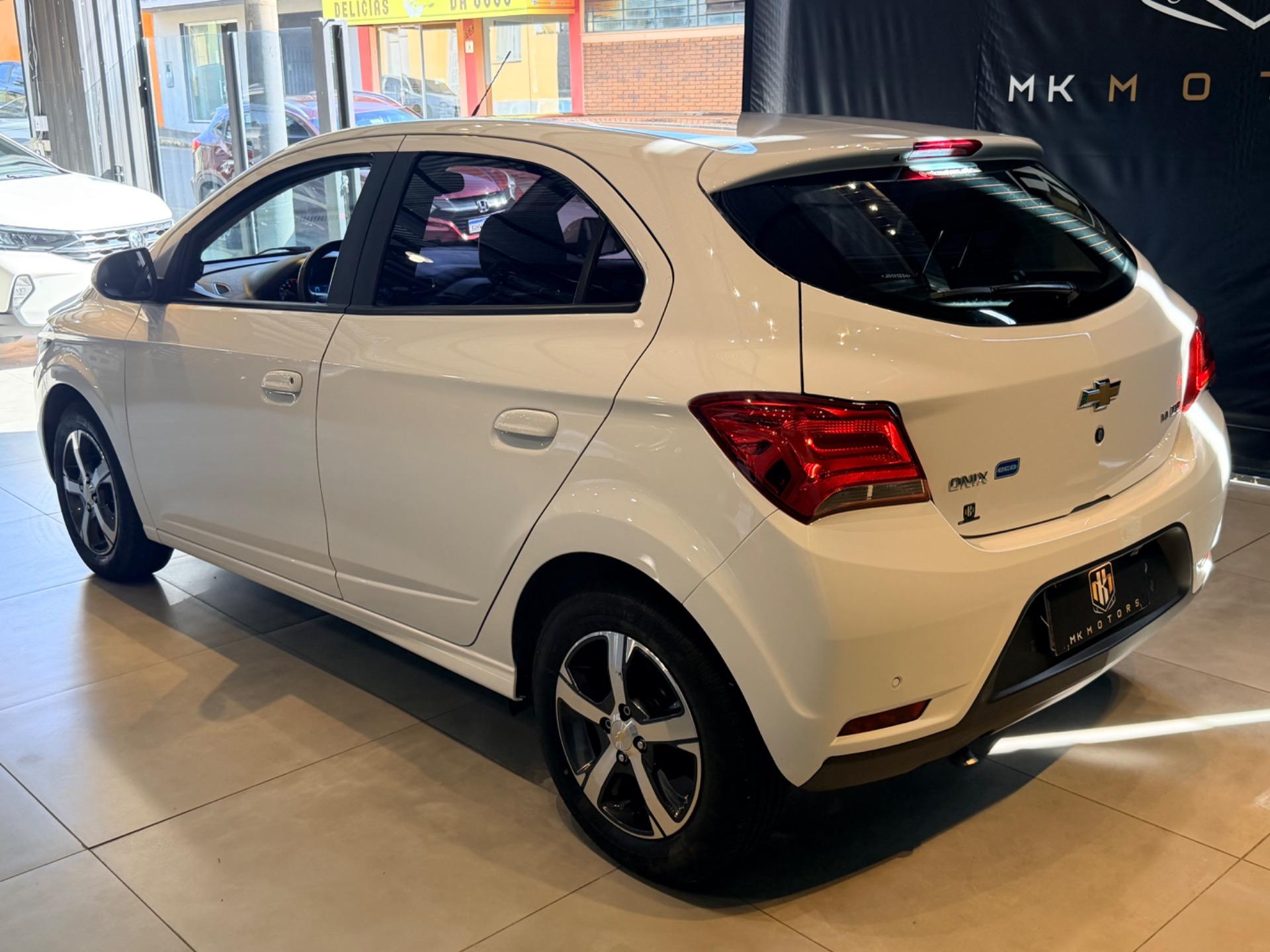 CHEVROLET Onix Hatch - Foto