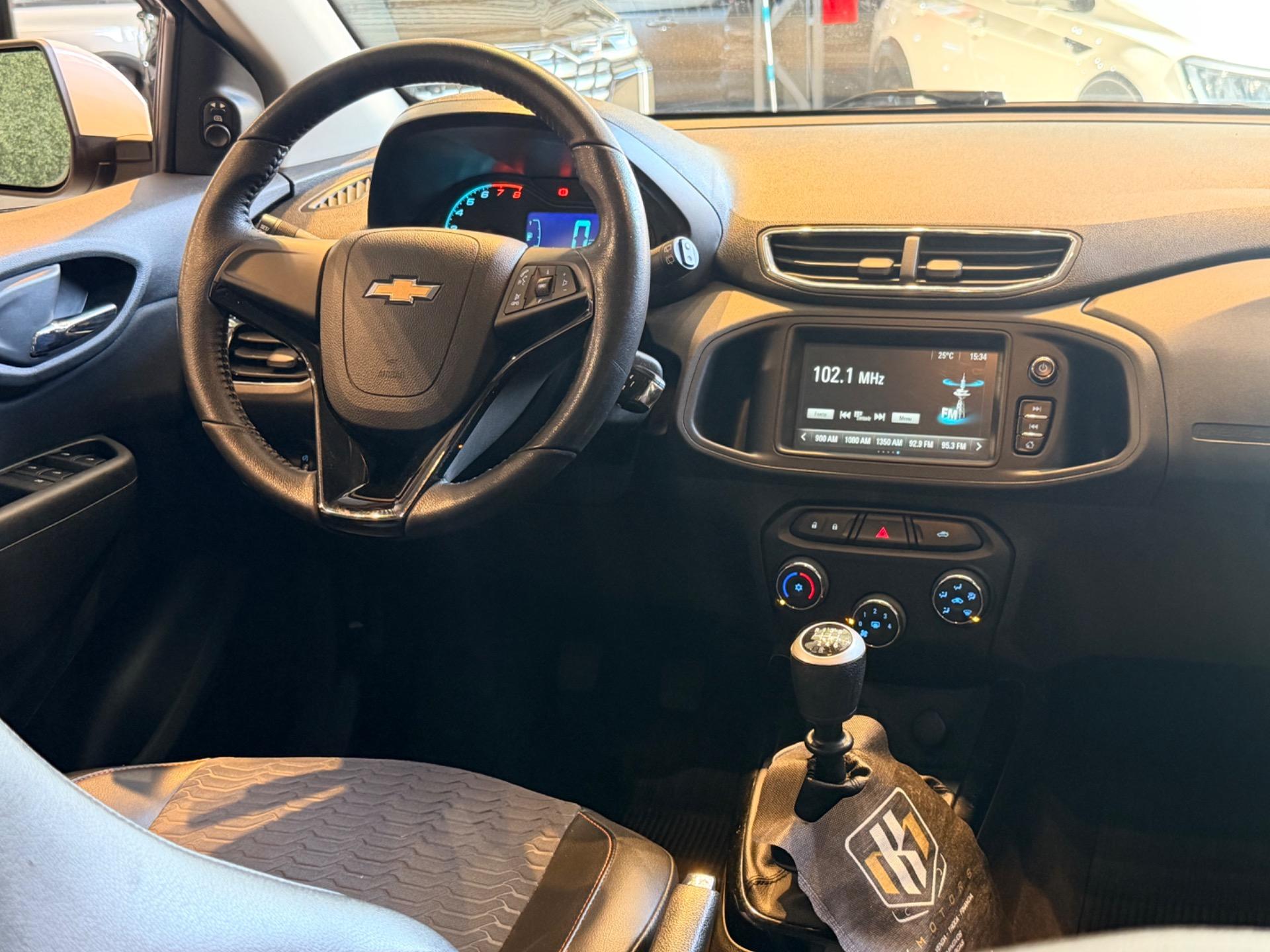 CHEVROLET Onix Hatch - Foto