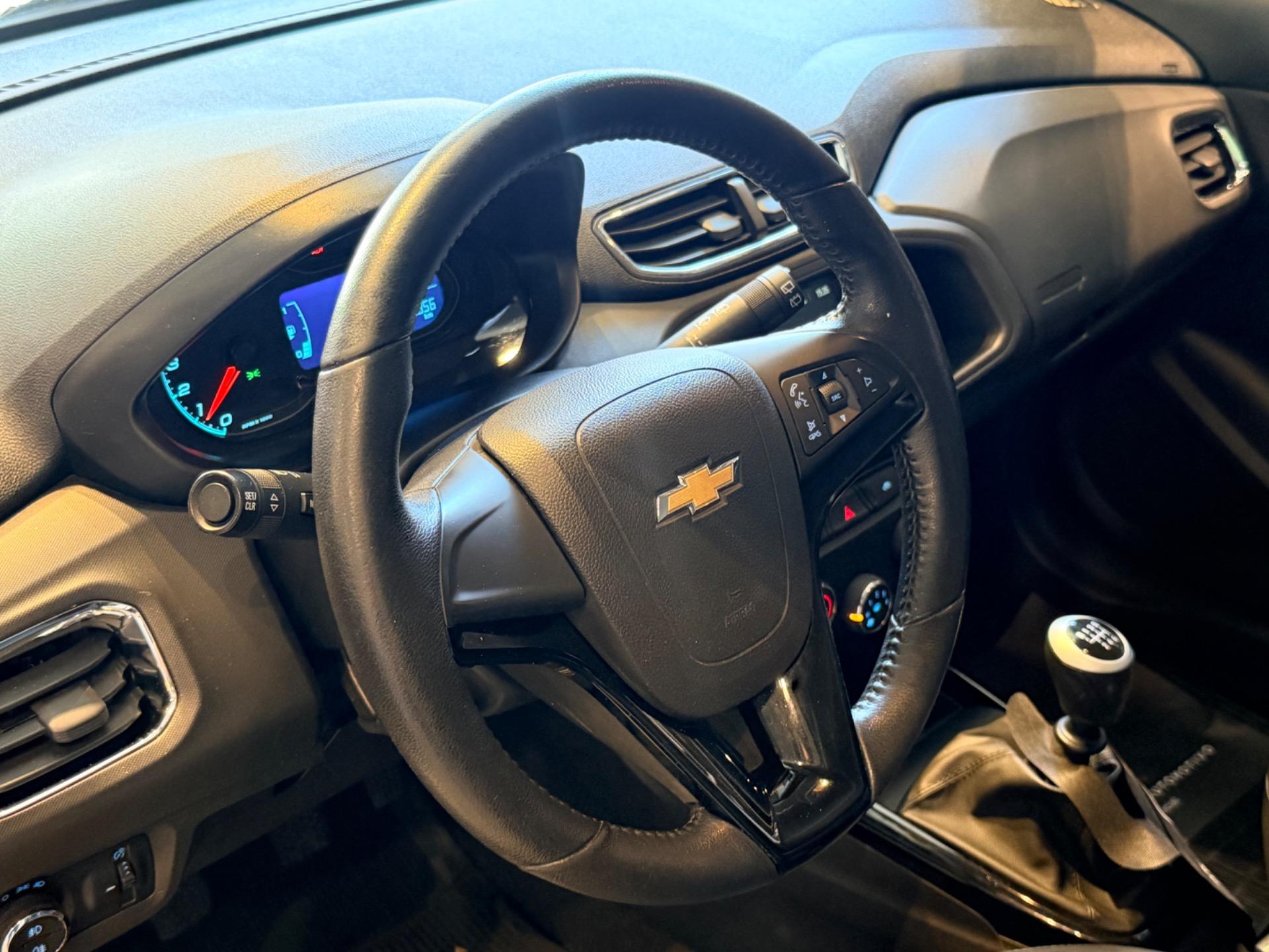 CHEVROLET Onix Hatch - Foto