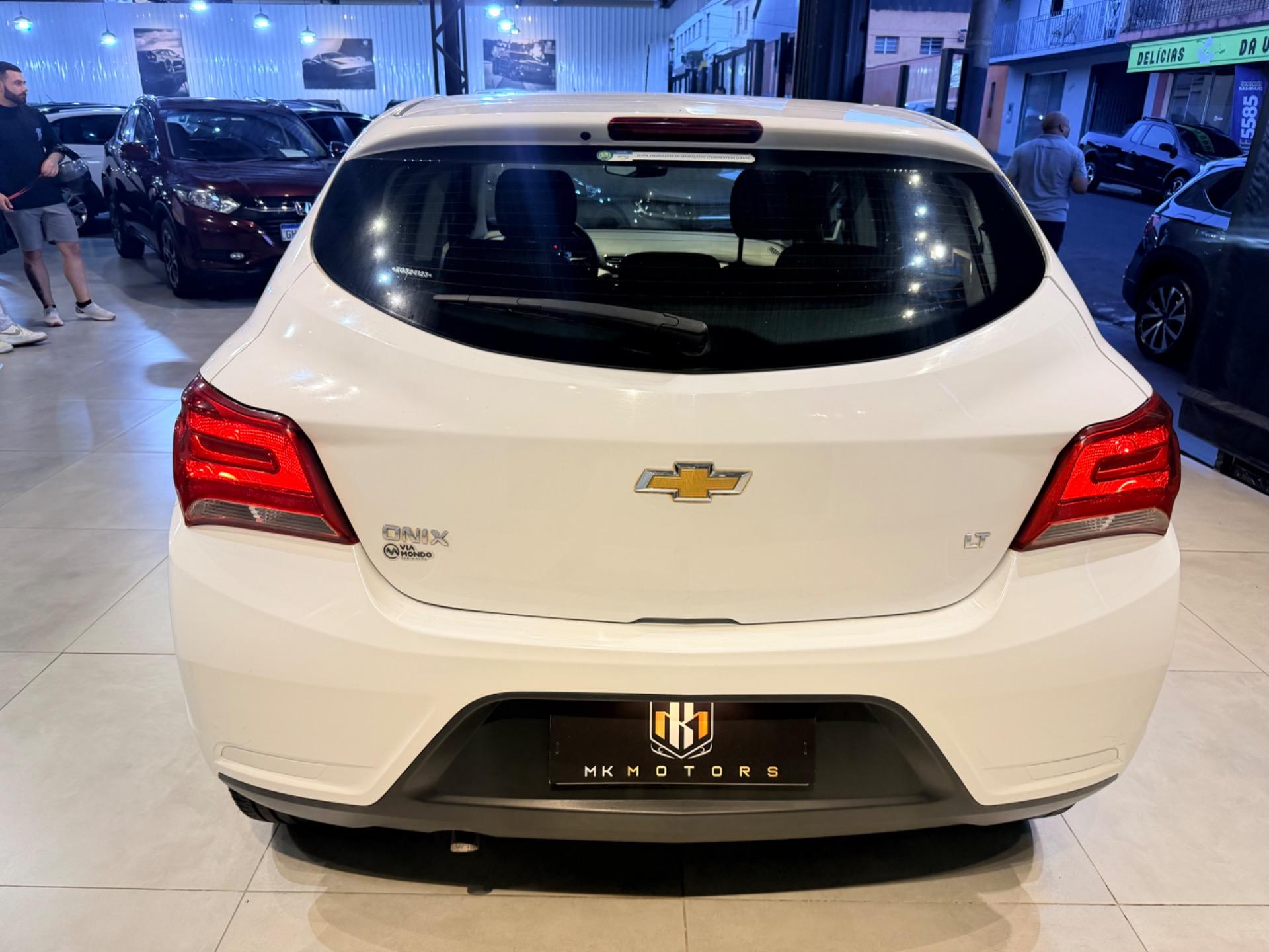 CHEVROLET Onix Hatch - Foto