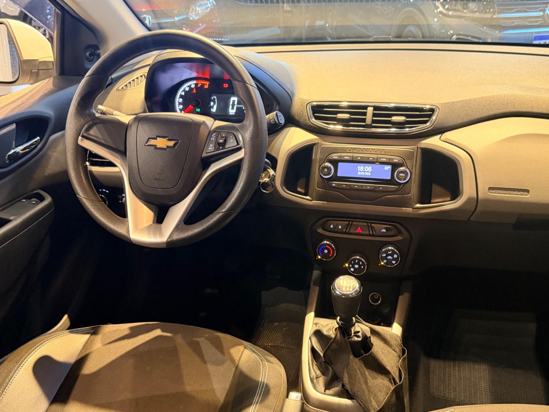 CHEVROLET Onix Hatch - Foto