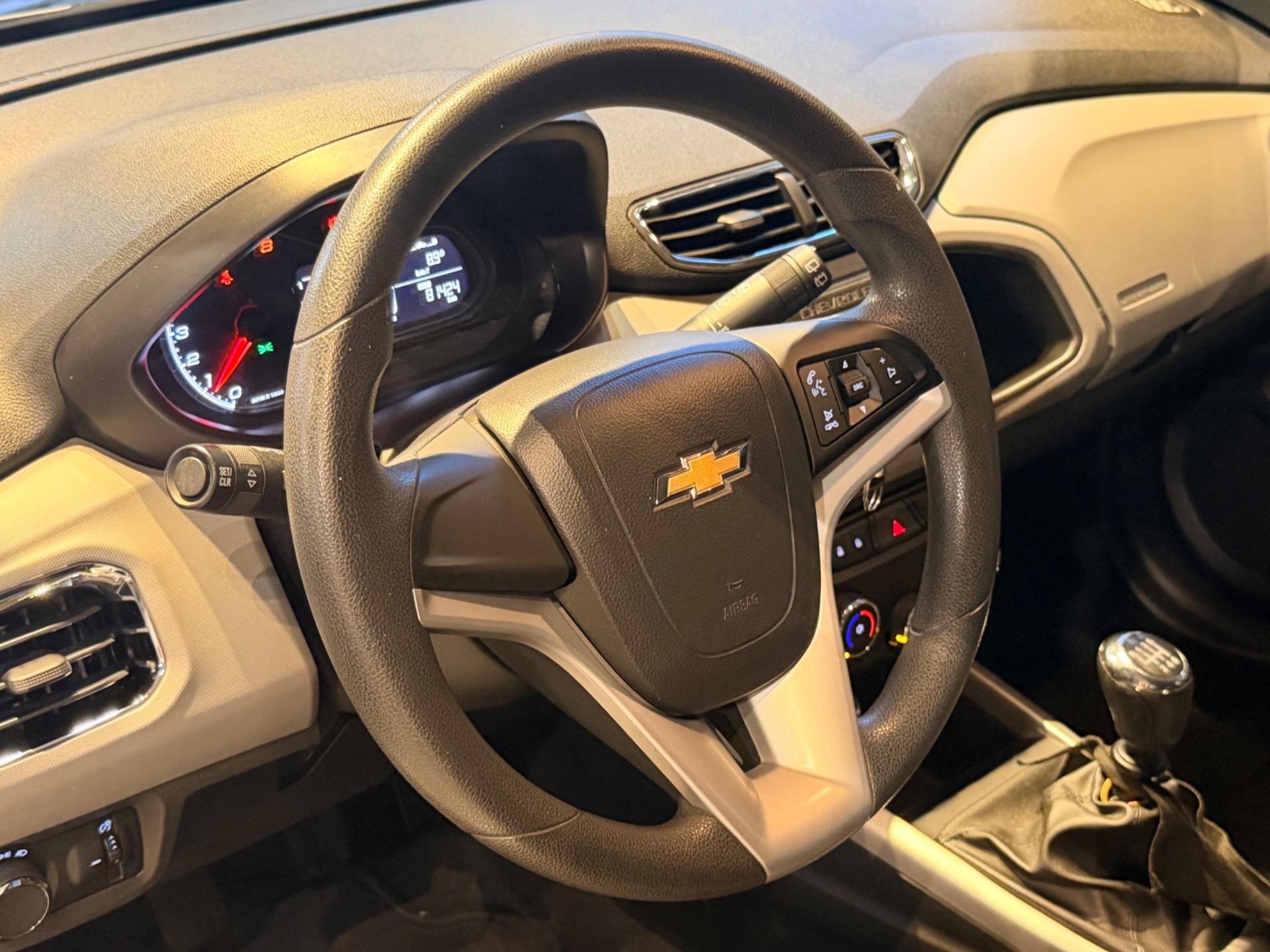CHEVROLET Onix Hatch - Foto